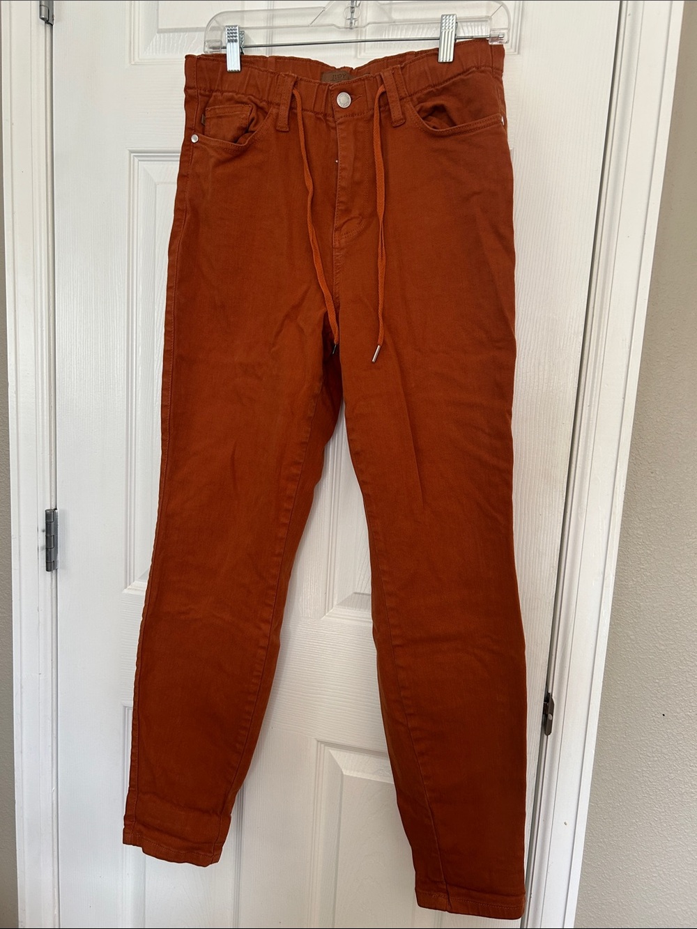Judy Blue Men's Slim Drawstring Chinos in Rust unisex  waist elastic stretch